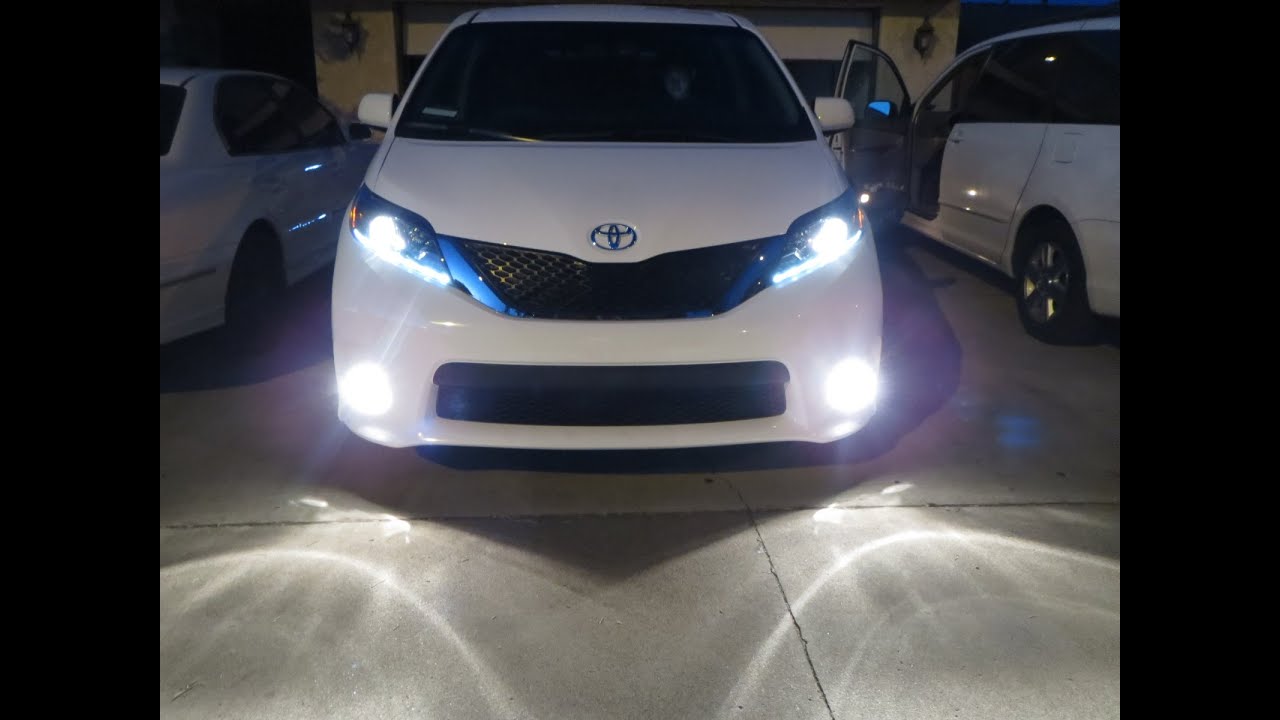 TOYOTA SIENNA SE 2015
