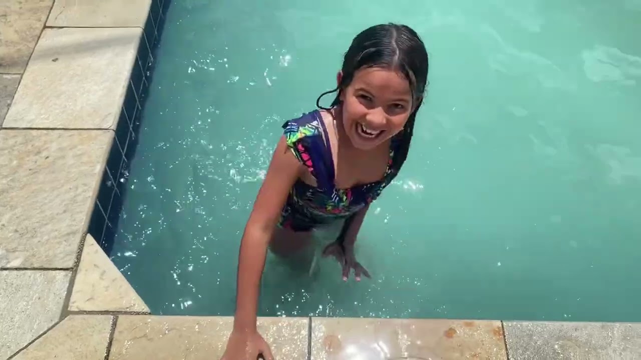 Antes da cirurgia curtir com a família na piscina! Saloá pernambuco