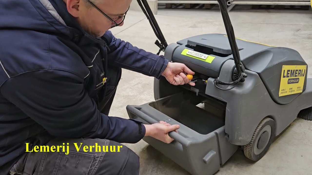 Uitleg instructie. Veegmachine zuigmachine op accu