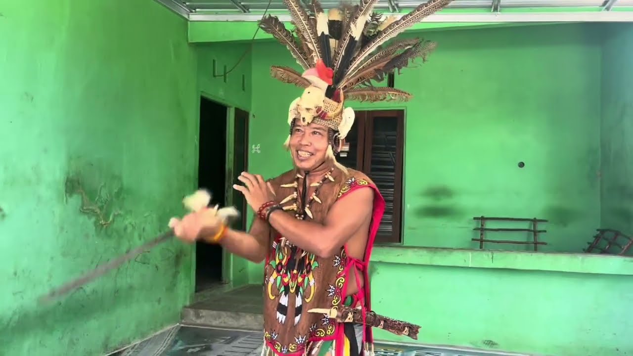 Mandau Sebagai Senjata dan Jiwa Suku Dayak | Documentary | MK Antropologi Budaya