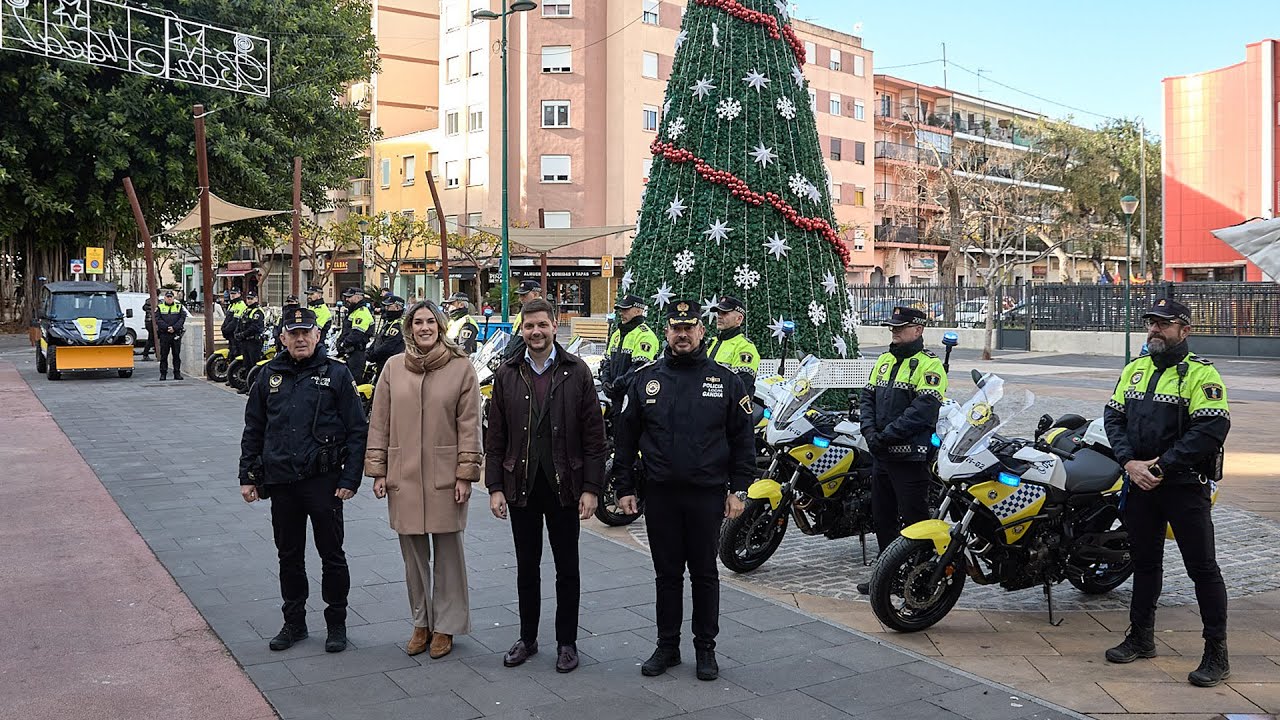 Gandia renova la flota de la Policia Local amb 12 noves motos i un vehicle especial per a la platja
