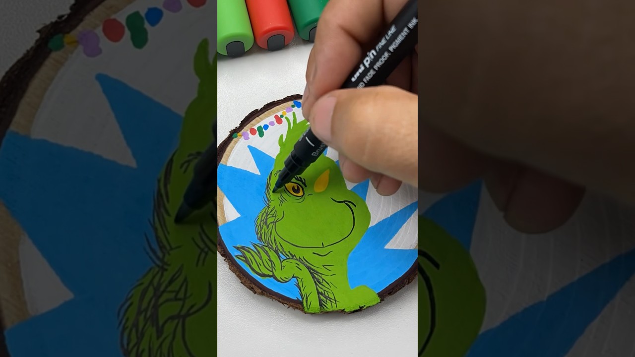🎄 Drawing The Grinch but on a Christmas Ornament 🎄#christmas