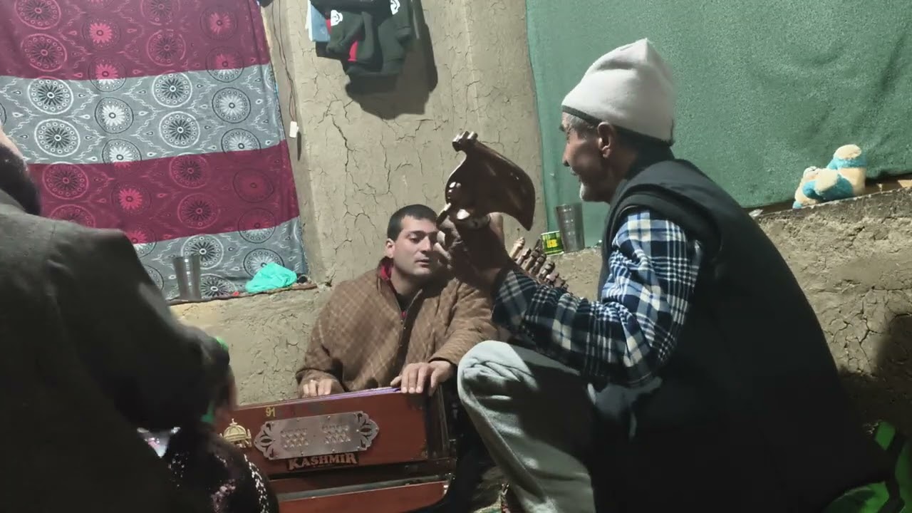 Super#hit #Kashmiri song#please#support my channel#song#lanee#ka luknam#hakan#singer#showket