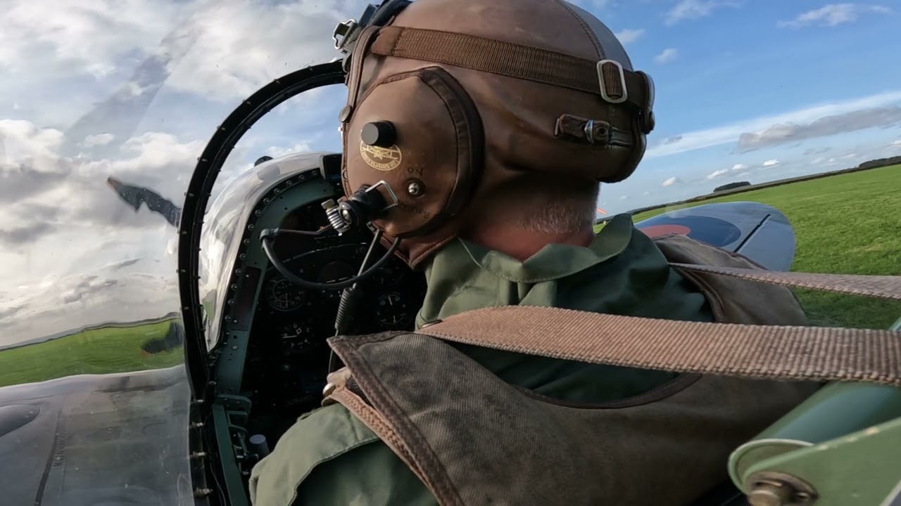 Taxi & take-off in the Spitfire at Compton Abbas