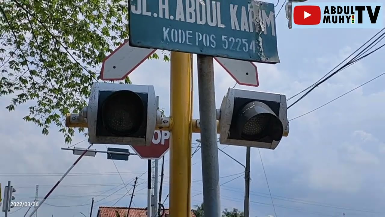 TRAFFIC LIGHT & PALANG PINTU QUMICON BERDAMPINGAN? SIMPANG JL.PANTURA - ABDUL KARIM, KAB.BREBES