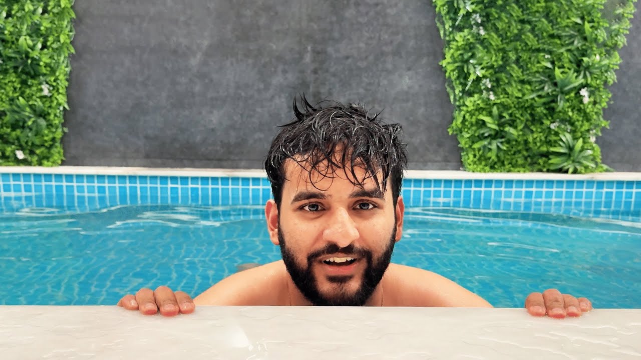 Abhishek ne pool mein saans rok ke dara hi diya