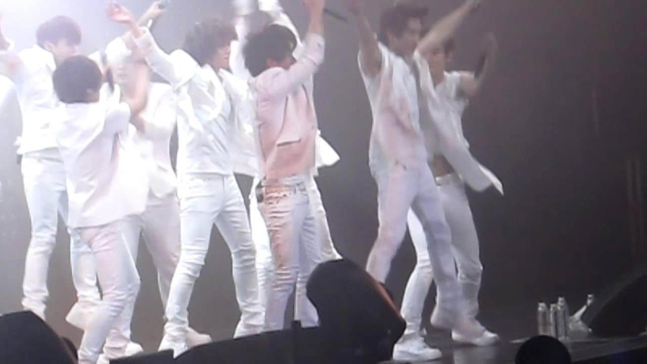 [110610] SMTown Paris A Man In Love Donghae (& Eunhyuk) focus