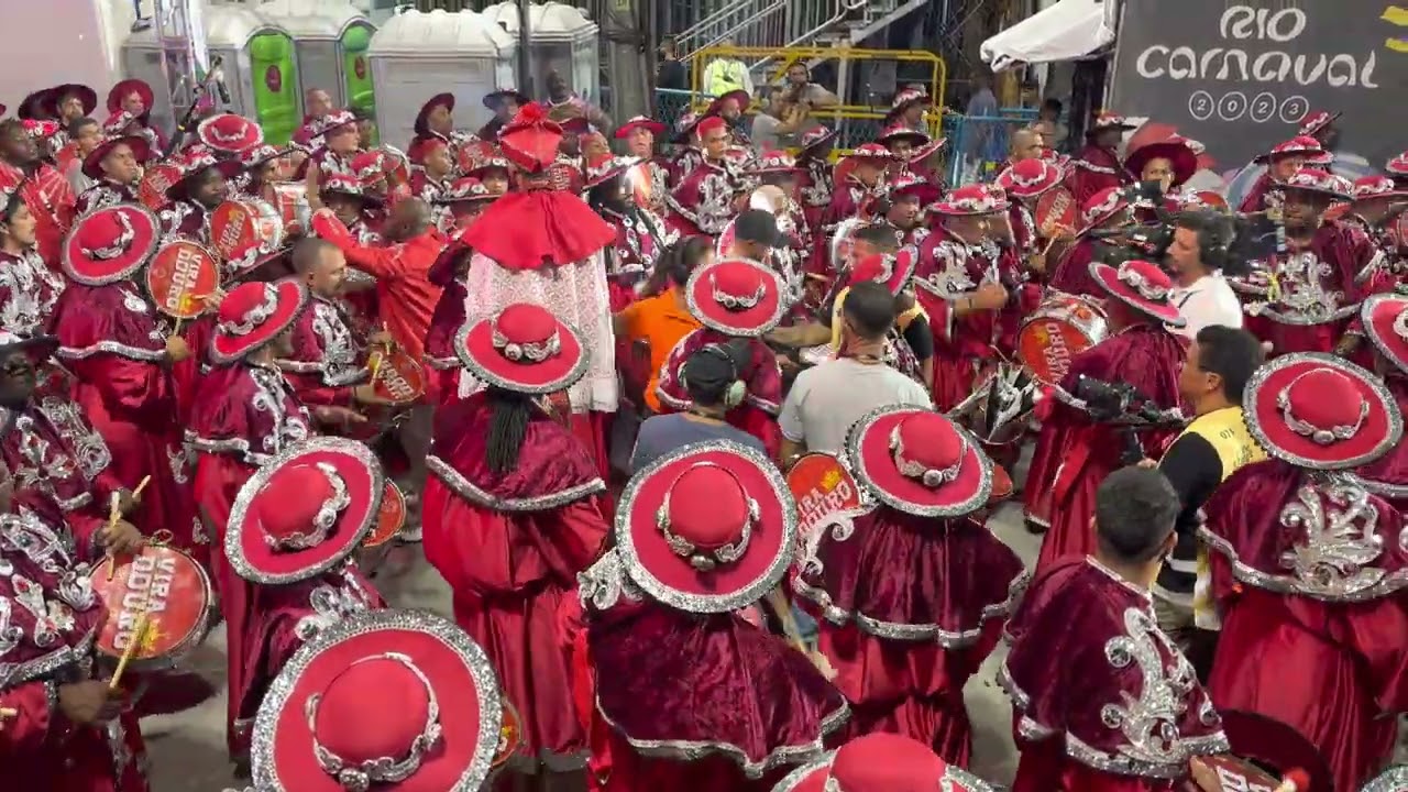 Bateria da Viradouro no primeiro box, carnaval 2023 desfile oficial!