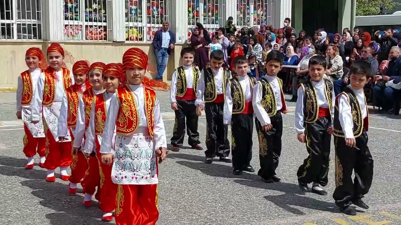 Kastamonu Yöresi ve diğer şarkılardan karışık 2-G SINIFI 23 Nisan Gösterisi