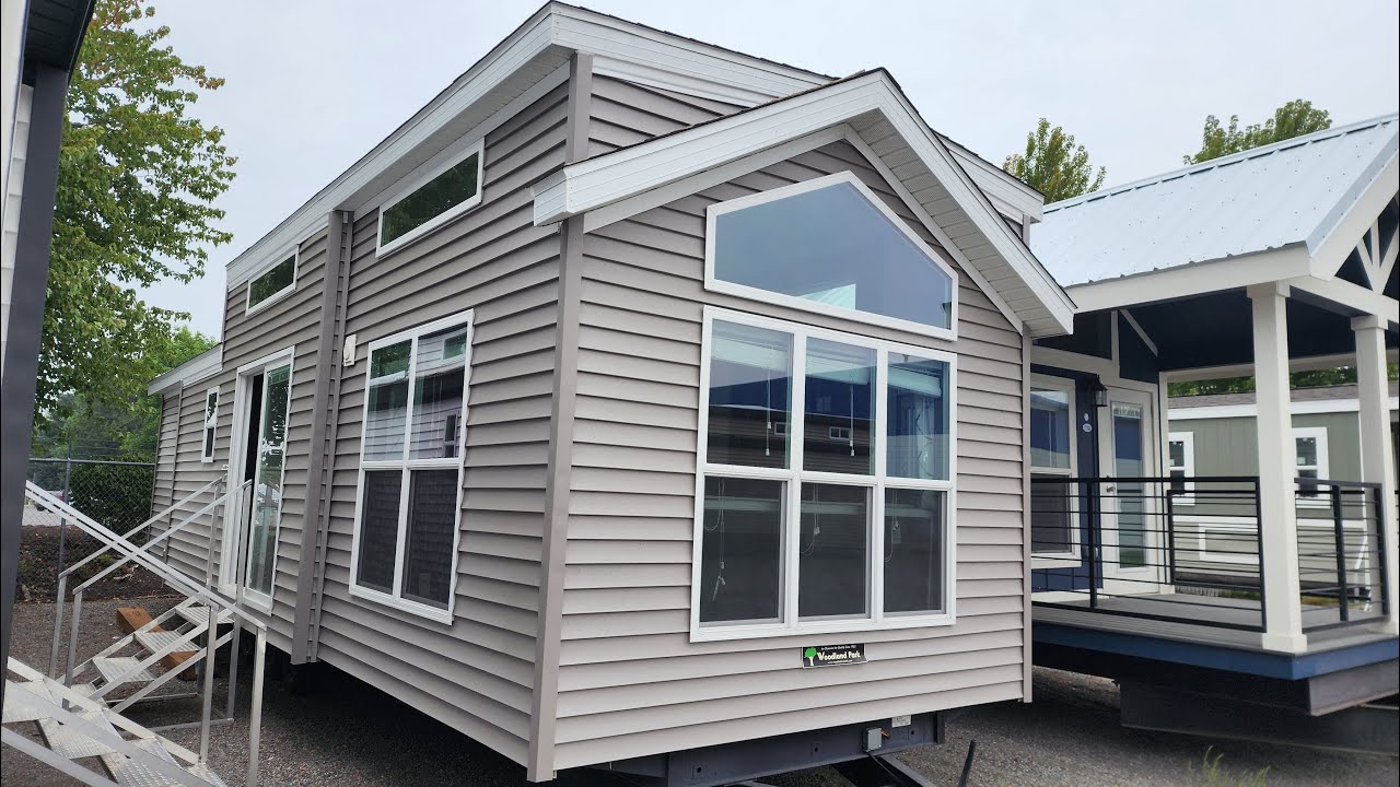 PARK MODEL HOME YOU HAVE GOT TO SEE! LOTS OF STORAGE!