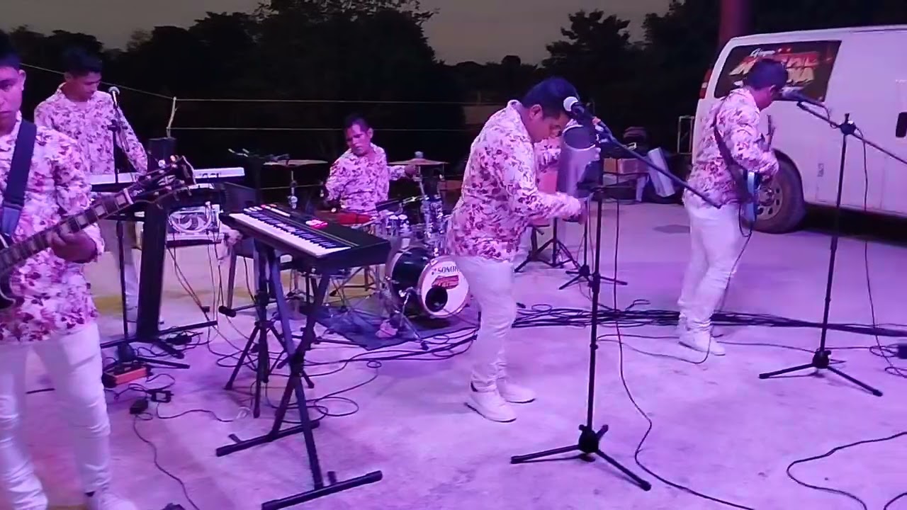 Grupo Noche Latina en La Nva Pochota San Miguel Soyaltepec 