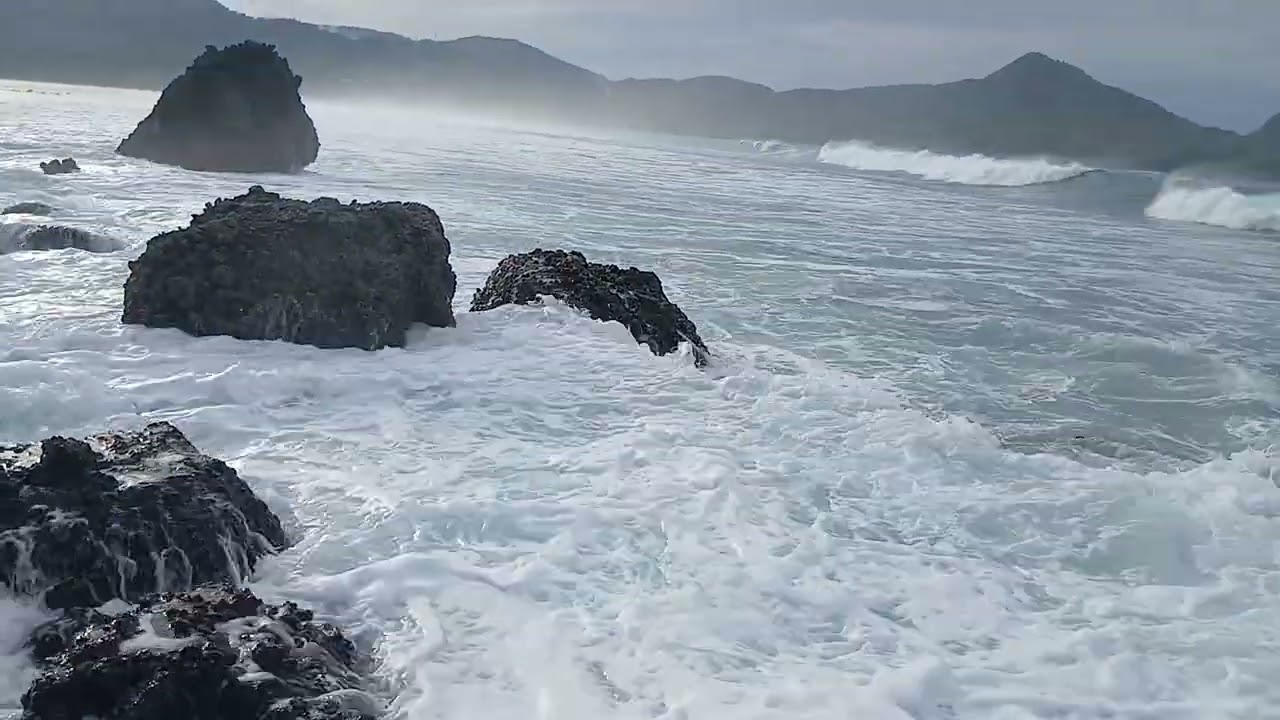 Fersi full, nuansa ombak pantai selatan ketika pagi yang cerah