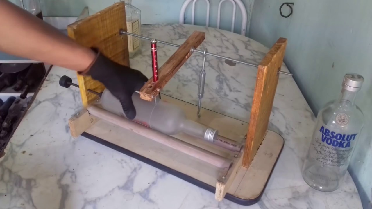CORTANDO E COLOCANDO ALÇA EM COPO FEITO DE GARRAFA