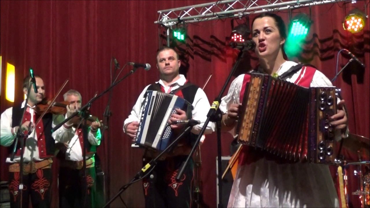 Evka a Lenka Bacmaňákové na krste 2. CD v Novej Dubnici 13.11.2016. 1.  časť