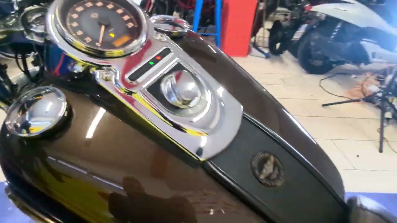 HARLEY-DAVIDSON DYNA 1584 Super Glide Custom