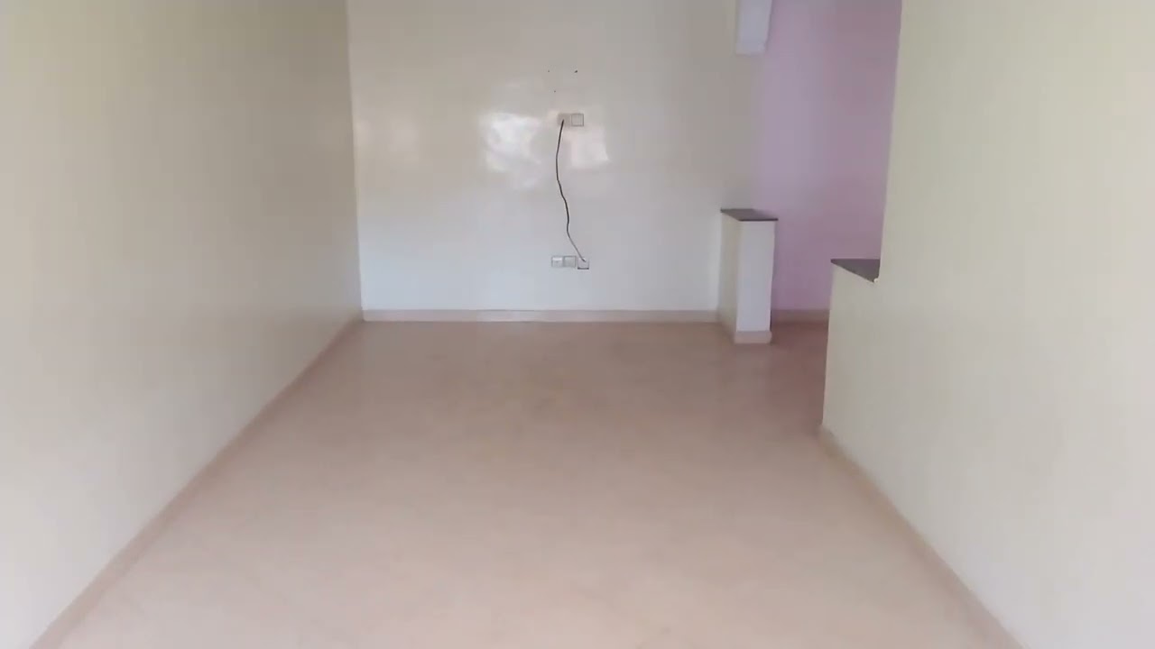 6)شقة بحي اناسي شارع الرئيسي اهل الغلام على مقربة من السوق النموذجي للاتصال بنعمة 0775794721