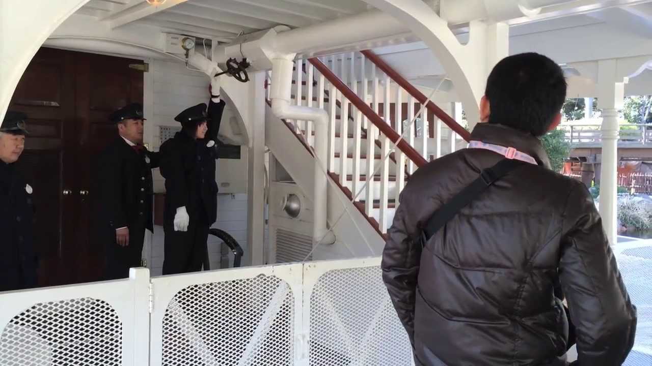 Tokyo Disneyland: Training on the Mark Twain Riverboat 東京ディズニーランド: 蒸気船マークトウェイン号