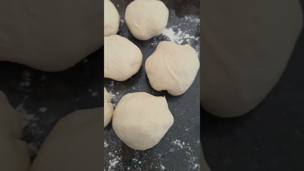 Bánh mì nhân thịt gà 