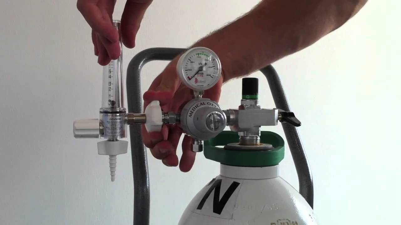 Fitting a Regulator & Flowmeter to a Gas Cylinder - Demonstration