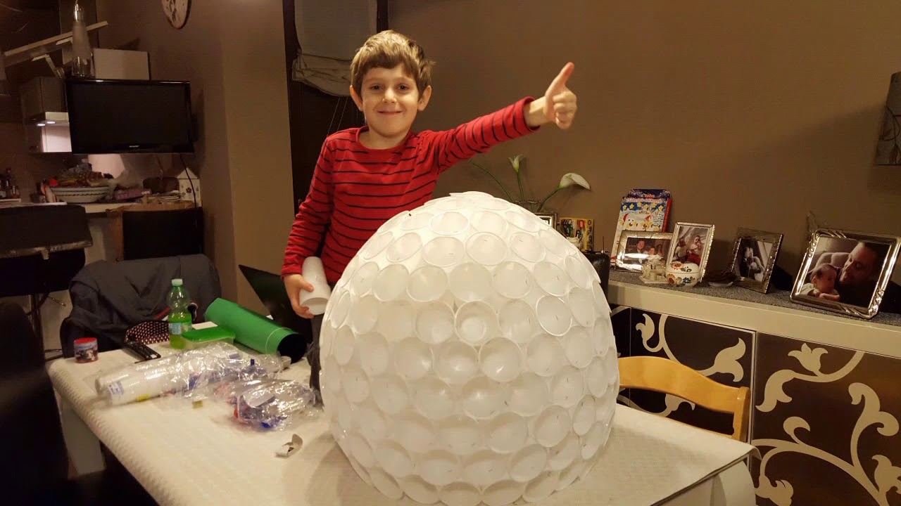 Pupazzo di neve con bicchieri di plastica Tutorial