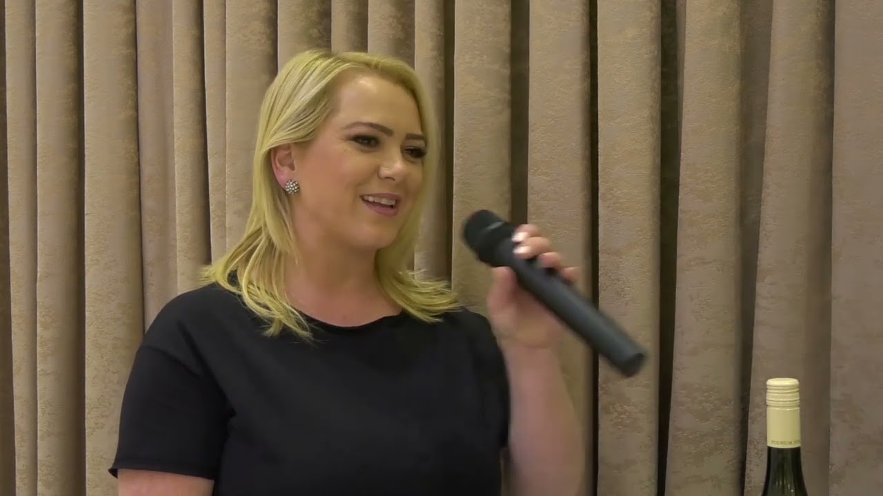 "NOVOGODISNJA MUZICKA CESTITAKA"  ALEKSANDRA  RISTANOVIC  NG PROGRAM RTV KISS 31.12.2022.