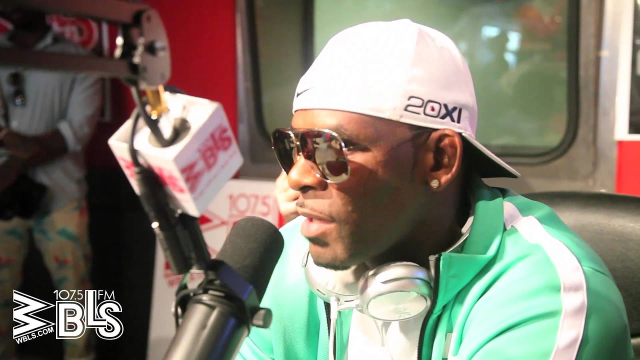 R  Kelly stops by the WBLS 107.5 studios