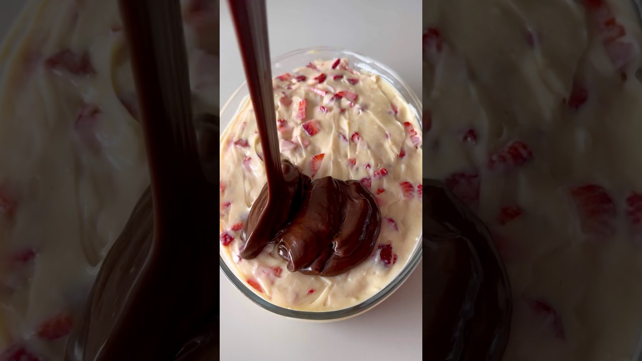 Agora eu s&oacute; fa&ccedil;o bombom de morango assim!🍓🍫