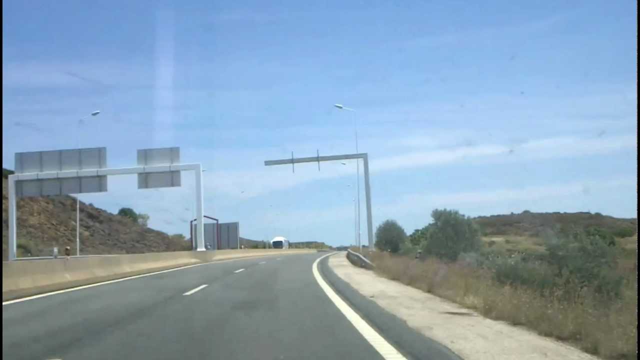 Cruzando la frontera entre Portugal y España en Ayamonte
