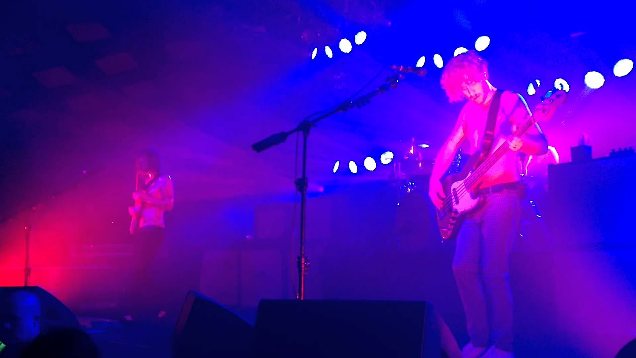 Now The Action Is On Fire / Stage-diving [VoB+OR] Biffy Clyro Barrowlands