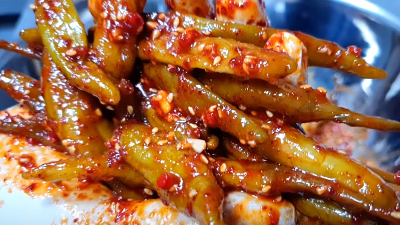 삭힌고추가 있다면 이렇게 무쳐보세요