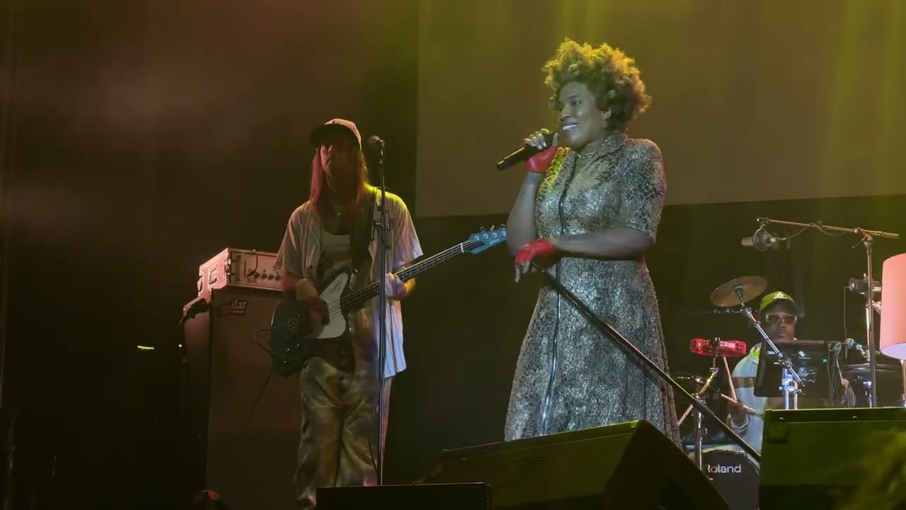MACY GRAY 