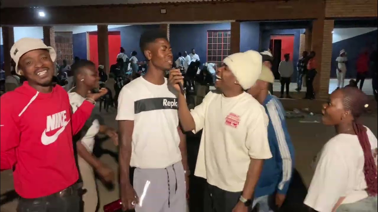 MANY PEOPLE KISSED IN THIS INTERVIEW 😭