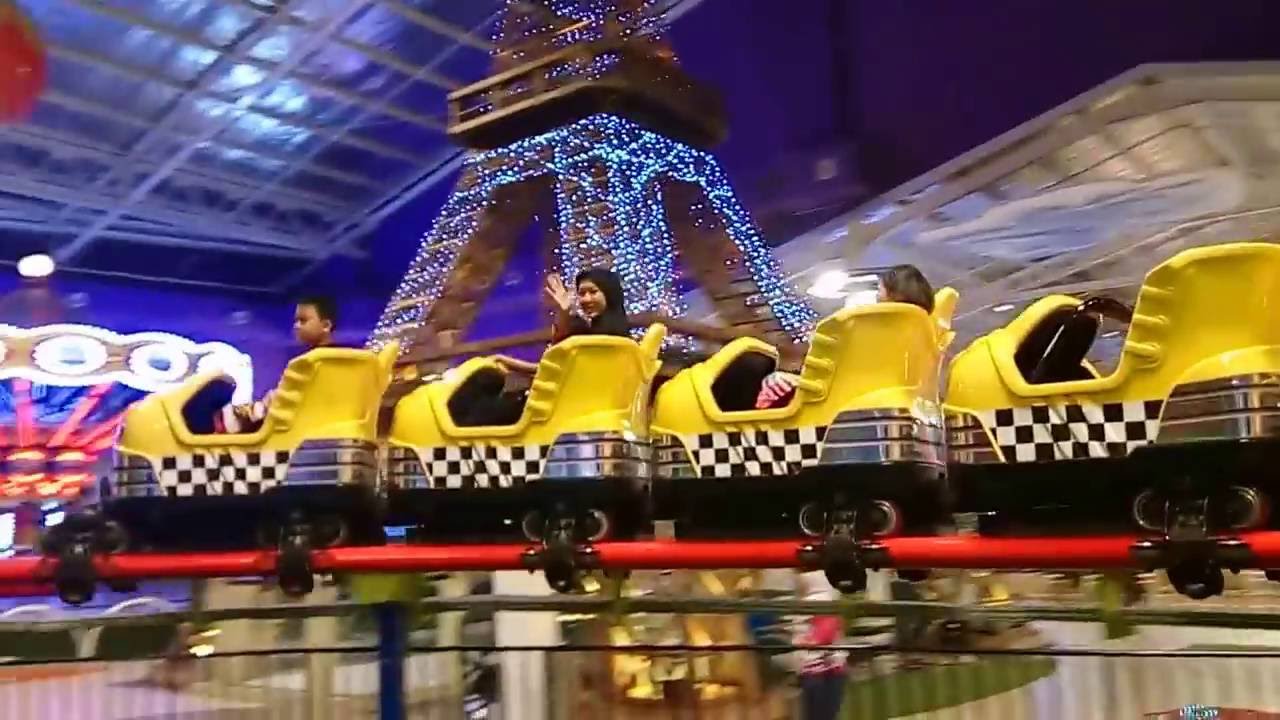 Ditinggal Mama Naik Roller Coaster di Transmart Cilandak