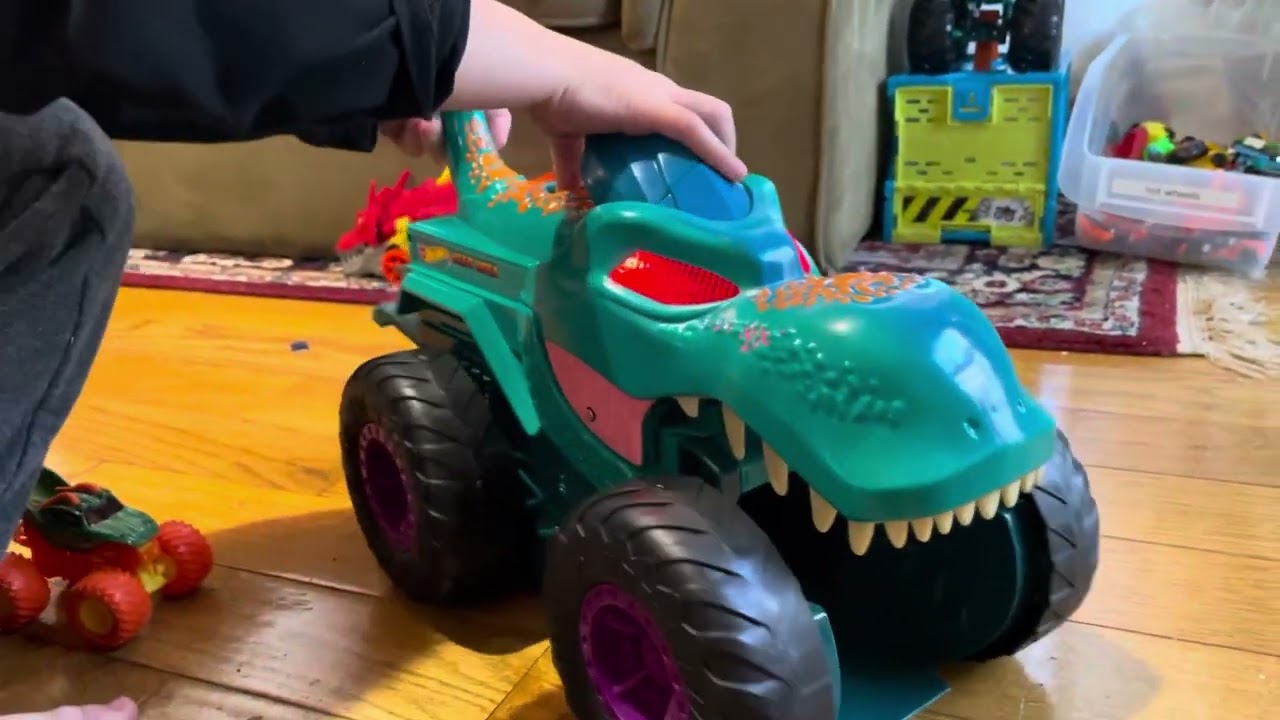 Hot Wheels Chomping Mega Wrex