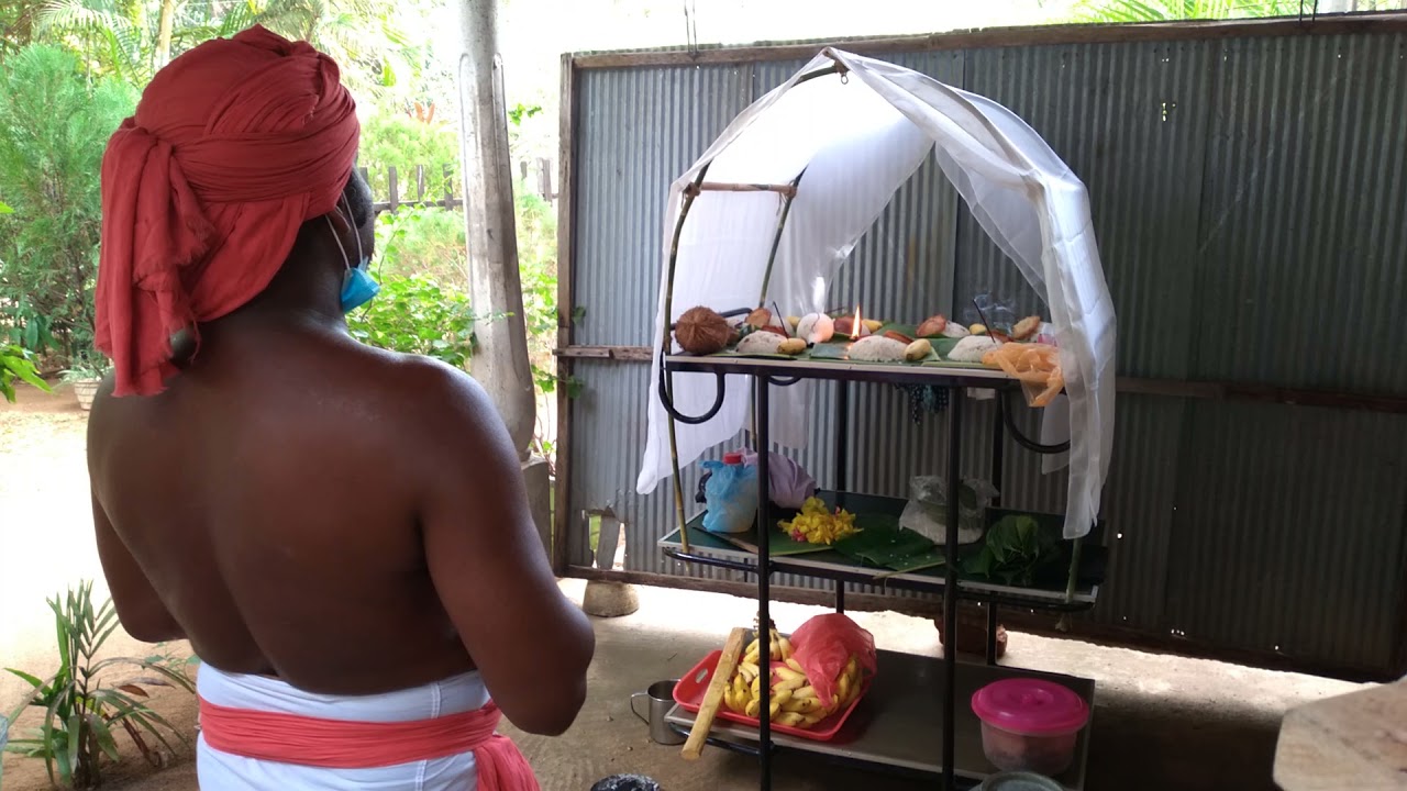 ගම්බාර දෙවියන් වෙනුවෙන් කිරි ඉතිරීම.