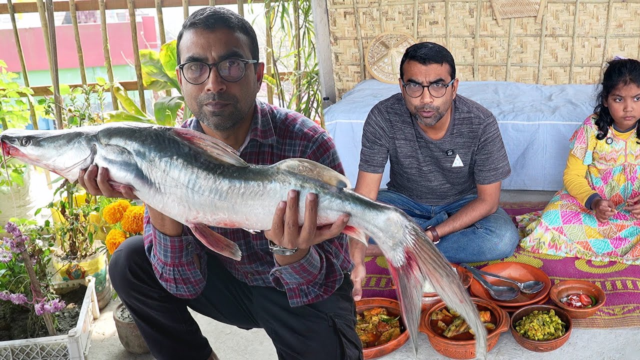 পাঁচ কেজি ওজনের করতোয়া নদীর আইড় মাছের ভুনা আর ঝোল রান্না | Big Catfish Curry Village Food Recipe