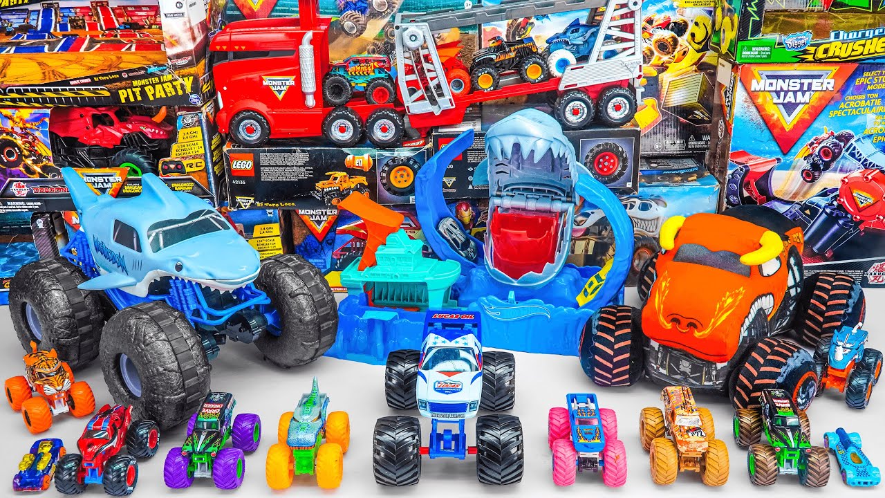 Monster Jam Collection Unboxing Review | Monster Jam Ultimate Arena Playmat