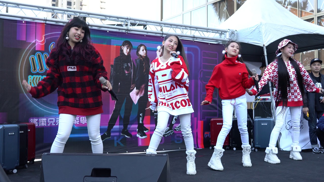 台中大遠百 小惡魔 白色季節 新歌發表 fancam 4K