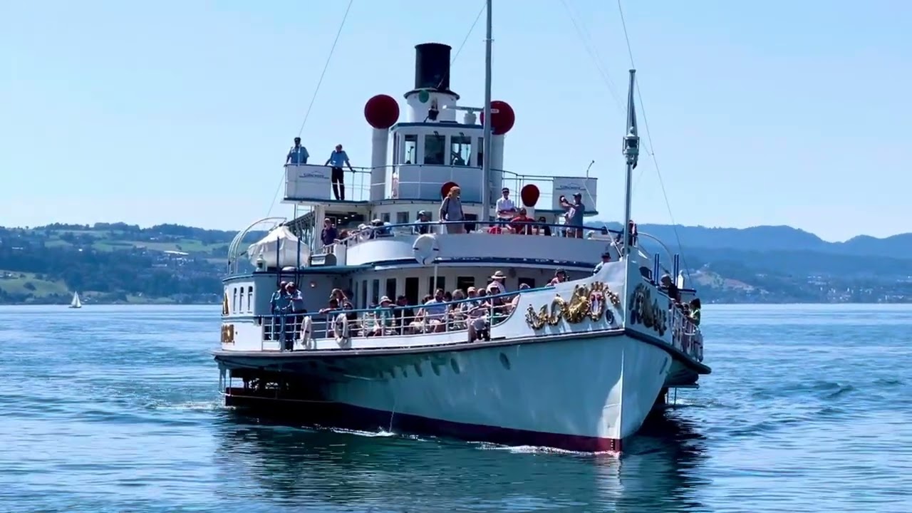 Raddampfer &bdquo;Stadt Rapperswil&ldquo; auf dem Z&uuml;richsee in der Schweiz