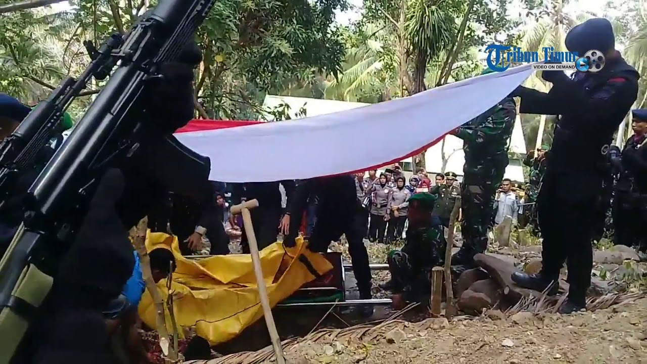 Pemakaman Briptu Adri Pransiska Korban Gempa Palu