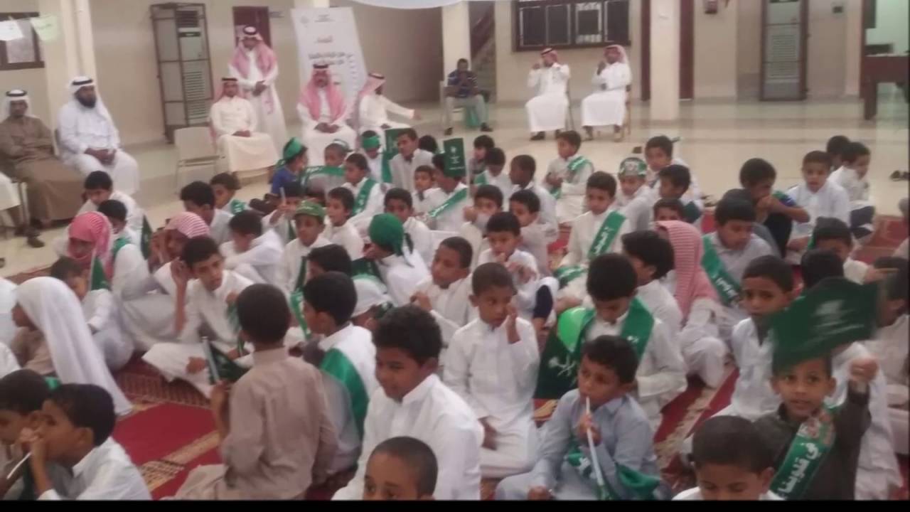 احتفال مدرسة الشاطئ الابتدائية والمتوسطة بالليث باليوم الوطني 86