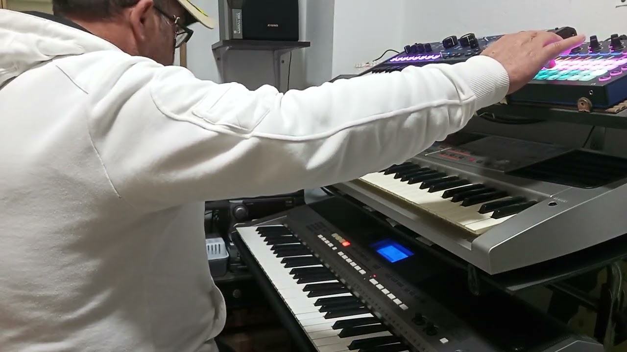 DEEP HOUSE.YAMAHA PSR E443