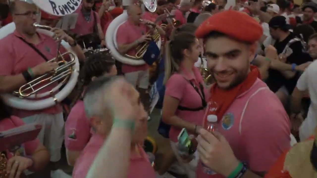 BELLA CIAO par la banda LOS RONCEROS sous le chapiteau 