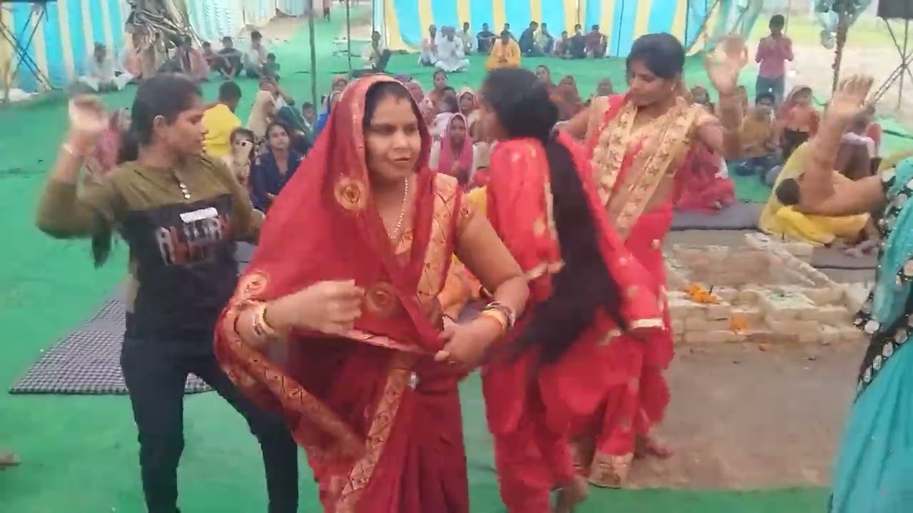 नगला मुरली एटा में बहनों ने किया ताबड़तोड़ डांस #सिंगर# बारहमासी सम्राट कवि रतन कुमार शास्त्री