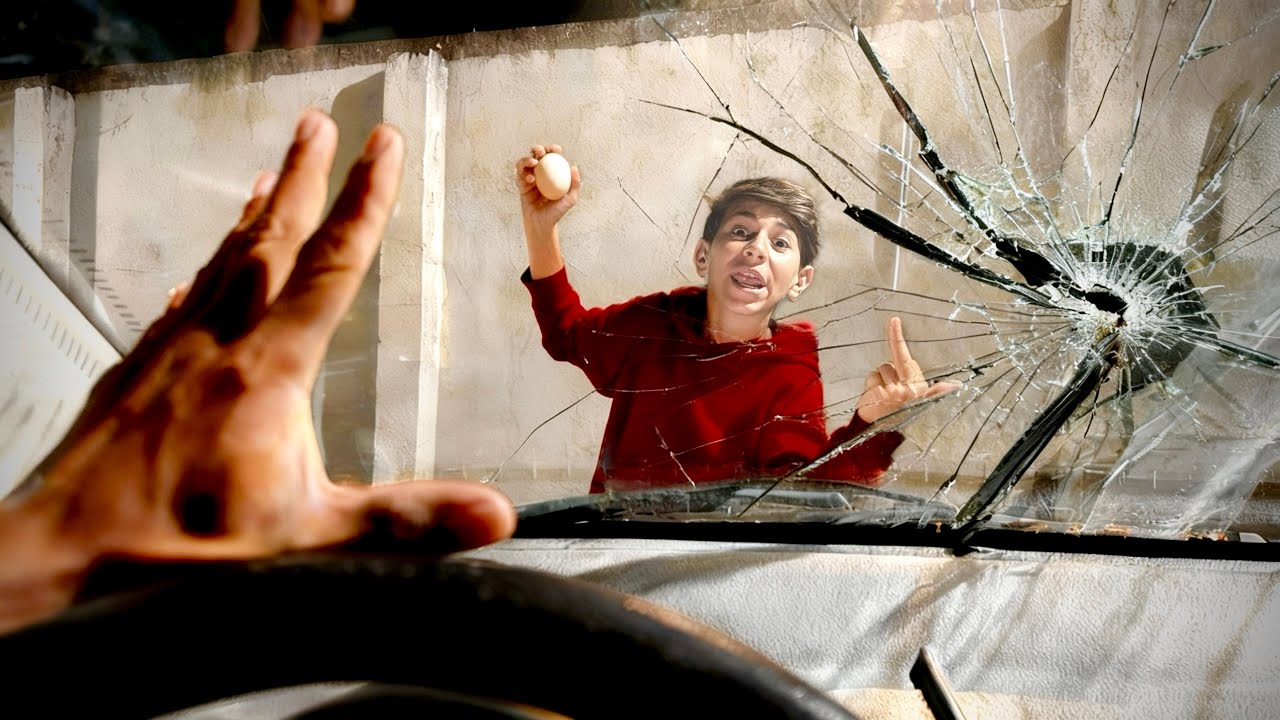 O ARTUR QUEBROU O PÁRA-BRISA DO MEU CARRO…