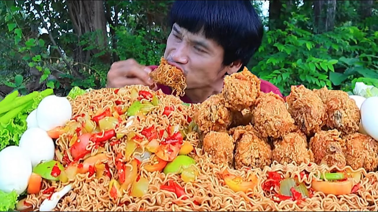 ไก่ทอดกรอบตำมาม่าแกล้มผักสดแซ่บคักอีหลีครับพี่น้องMUKBANG EATING SHOW/โก้อีสานพาแดก