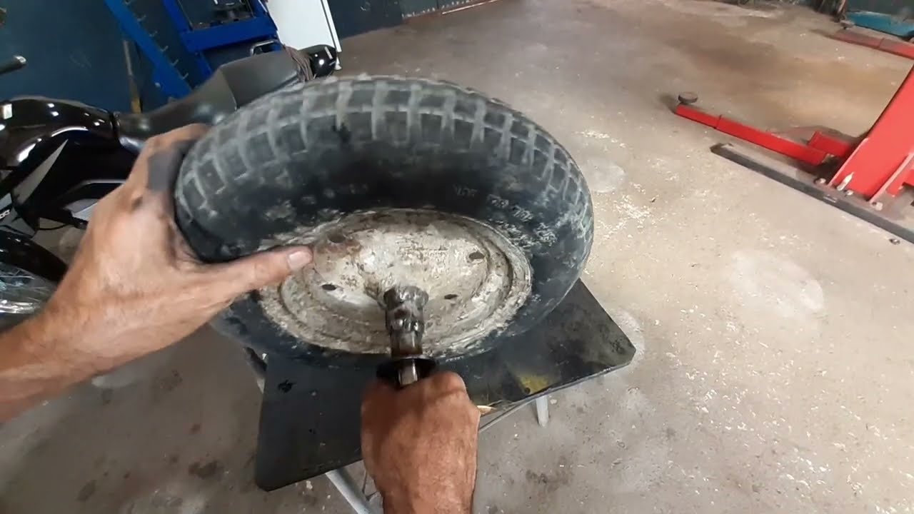 Fazendo embuchamento indestrutível roda carrinho de mão
