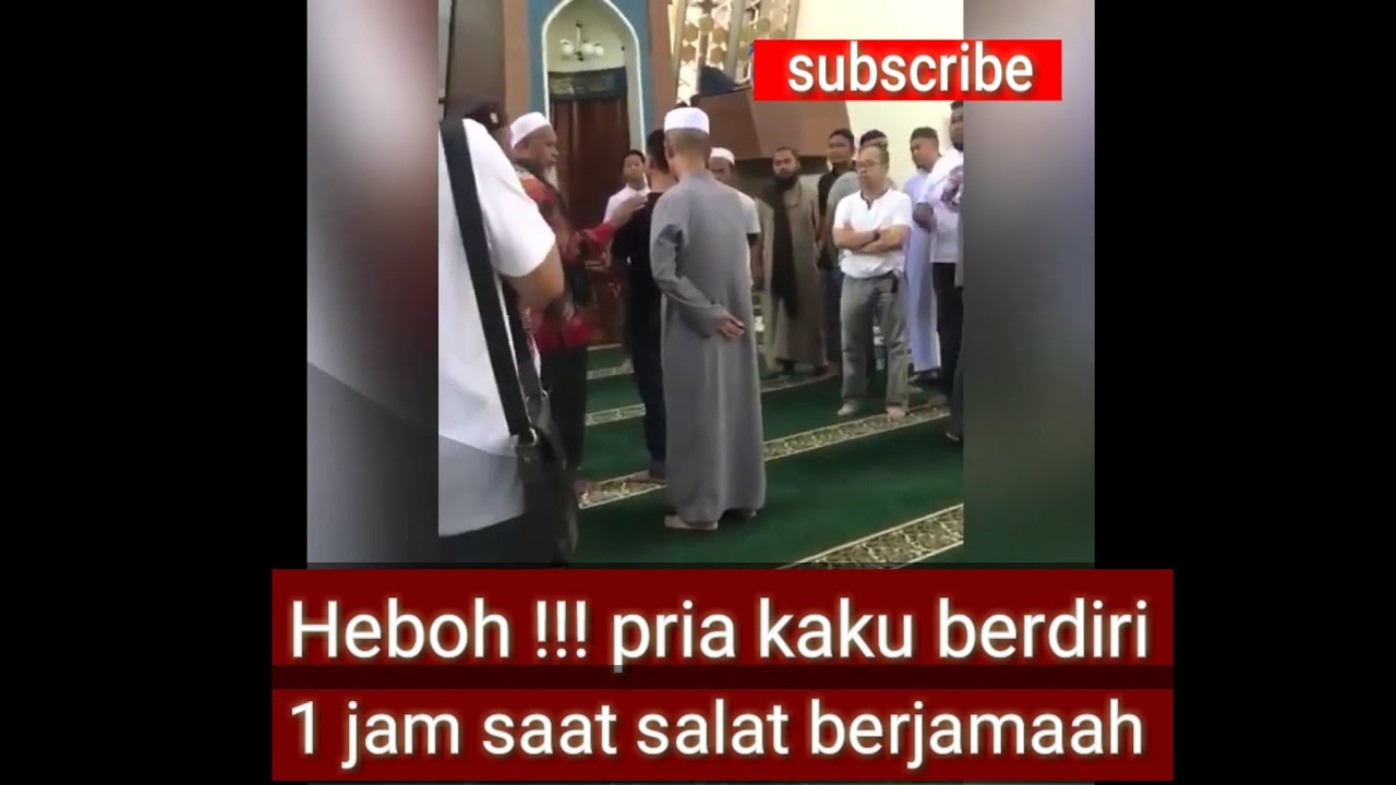 Seorang pria kaku selama 1 jam saat salat berjamaah