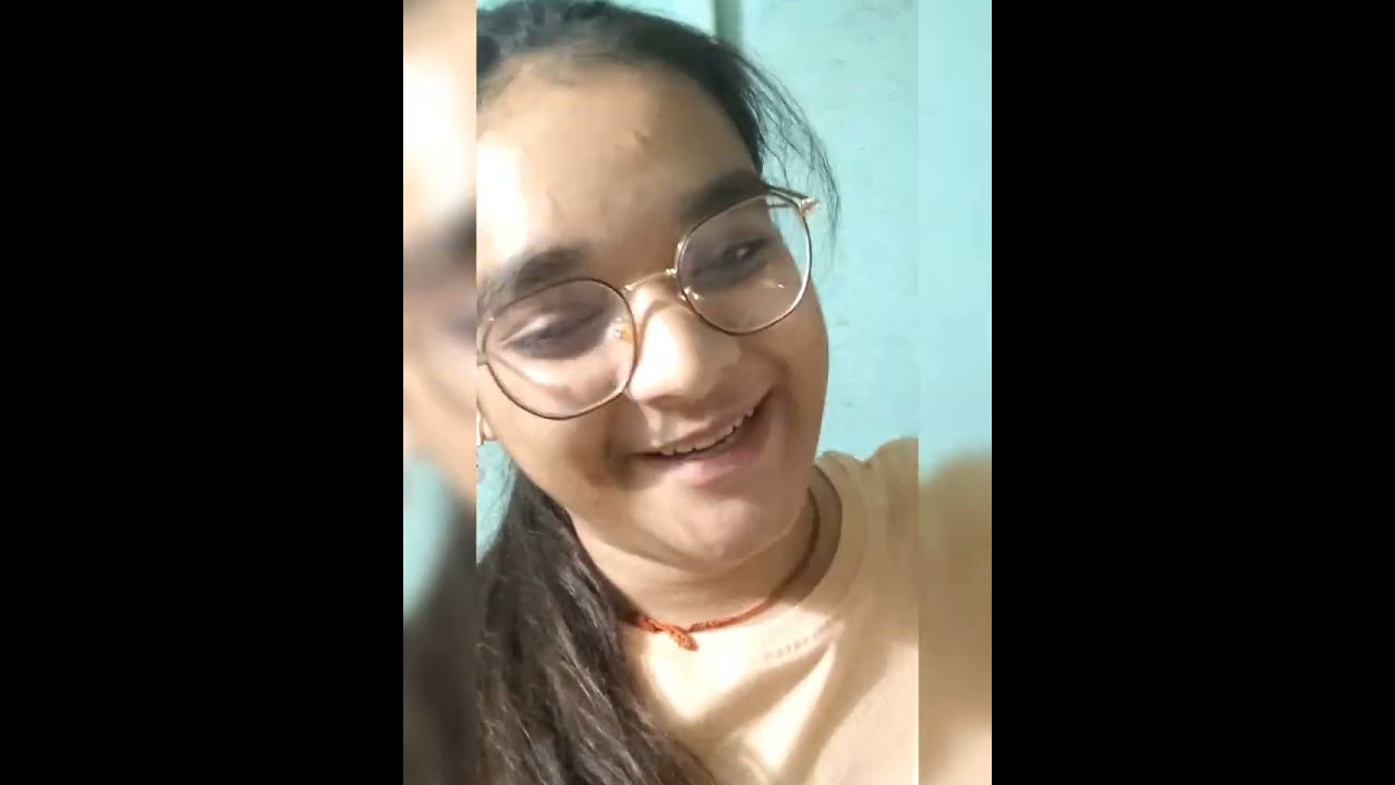 Raat k 12 bje hai or m yaha pr kuch bana rhi hu 😂