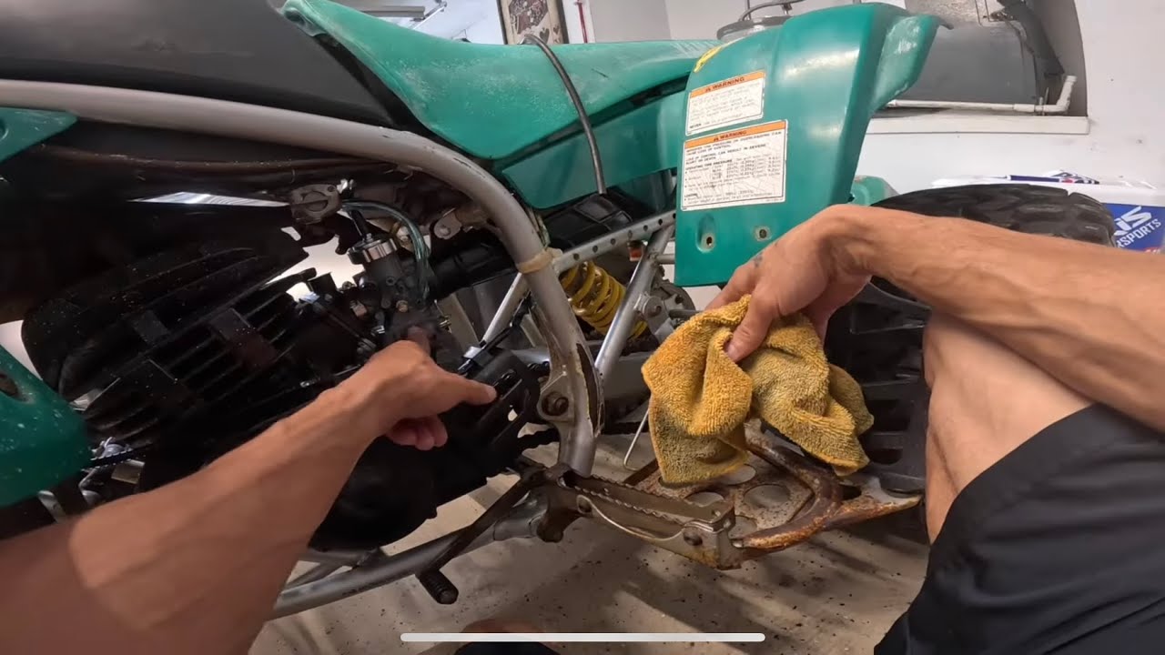 (EP24) Устранение всех утечек топлива на этом оригинальном карбюраторе Yamaha Blaster